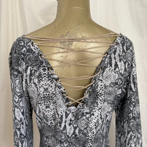 Guess Snakeskin Lace Up T-Shirt S - Picture 5 of 8